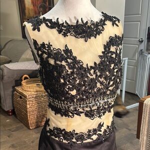 Black and Cream Sleeveless Crew Neck Prom Gown